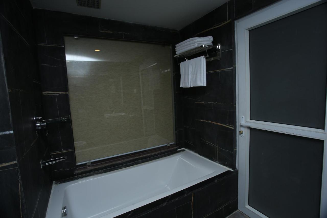 Hotel White Himal Pokhara Eksteriør bilde