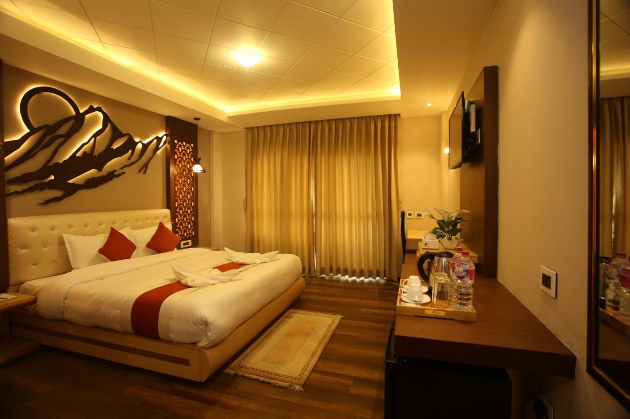 Hotel White Himal Pokhara Eksteriør bilde
