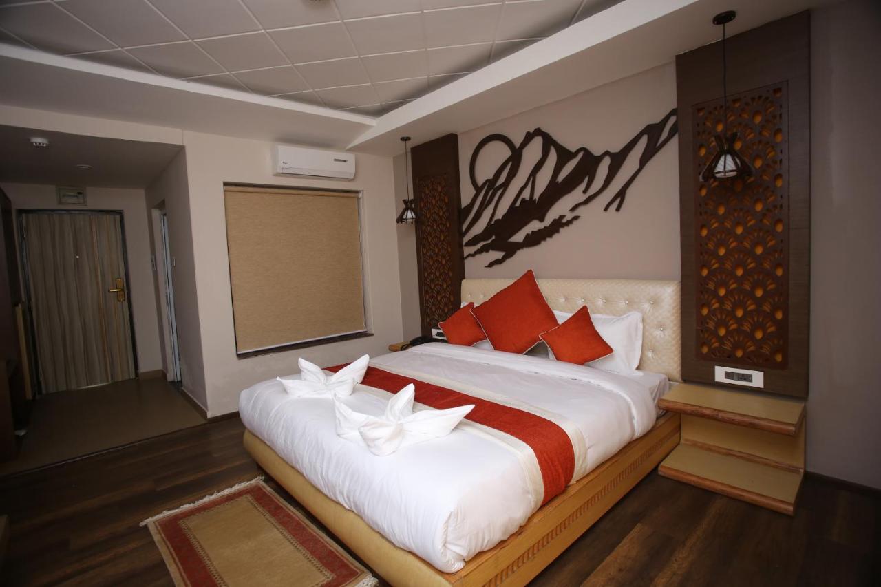 Hotel White Himal Pokhara Eksteriør bilde