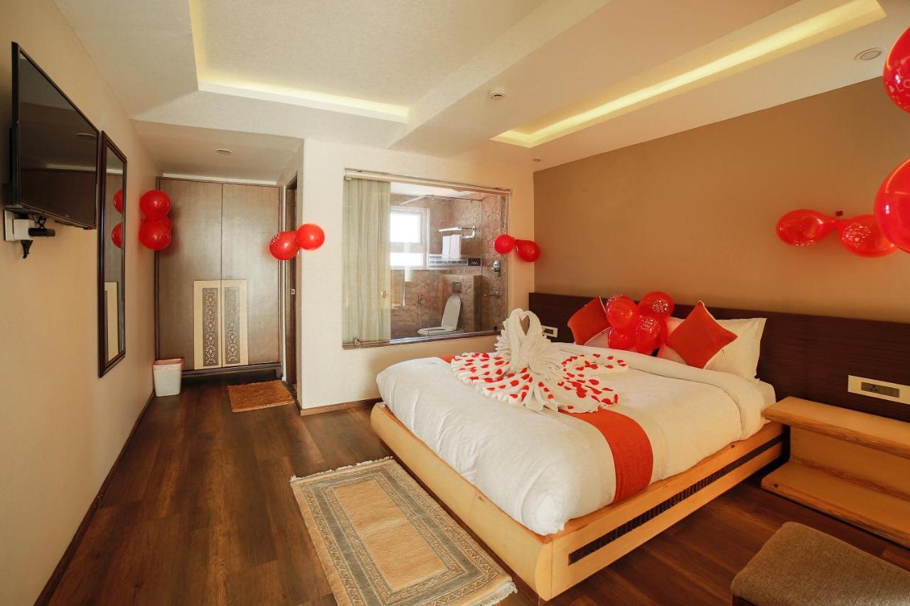 Hotel White Himal Pokhara Eksteriør bilde